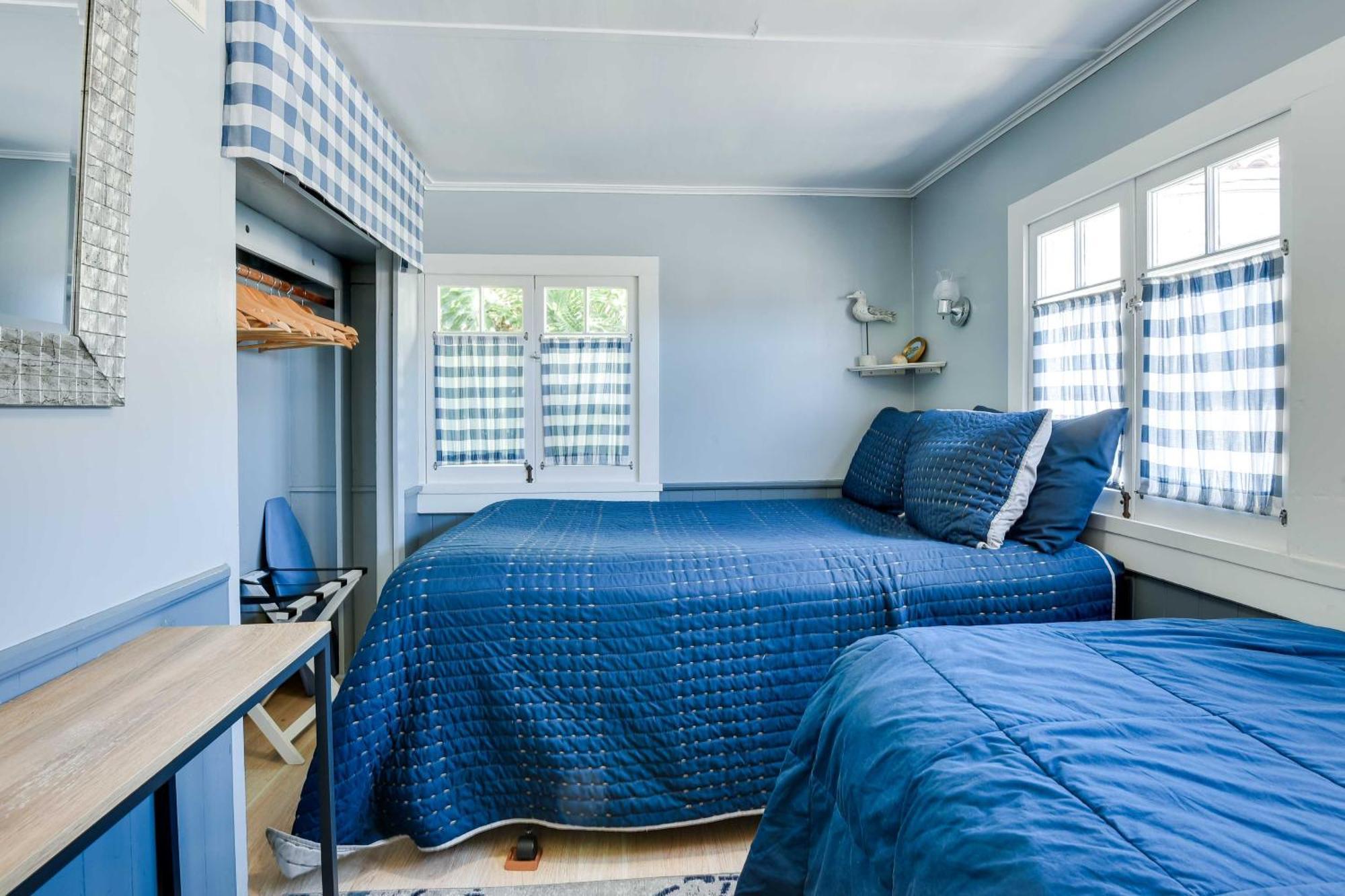Charming Catalina Gem With Deck Walk To The Beach! 아발론 외부 사진