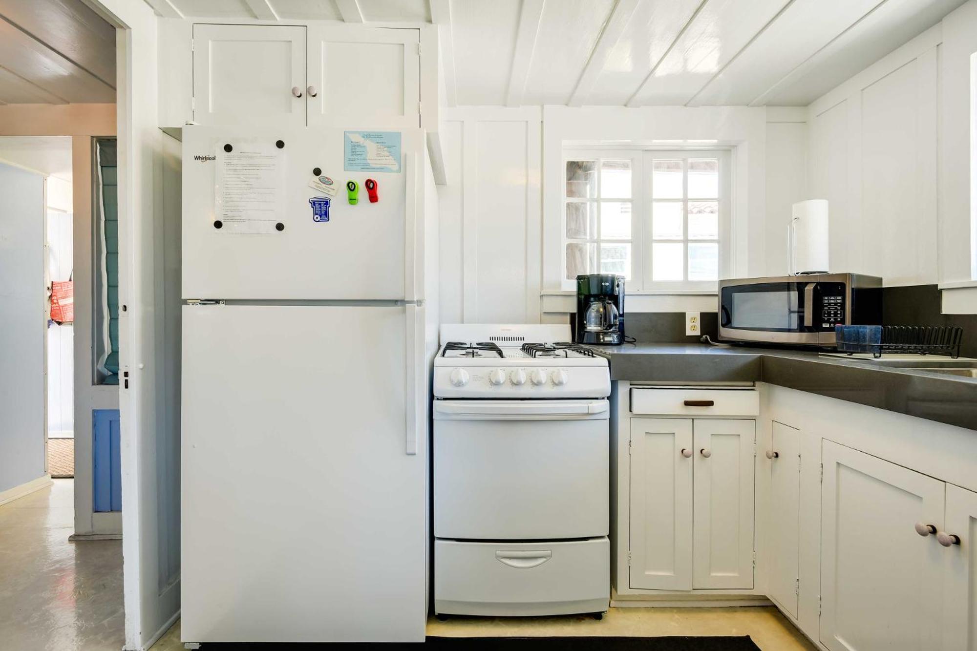 Charming Catalina Gem With Deck Walk To The Beach! 아발론 외부 사진
