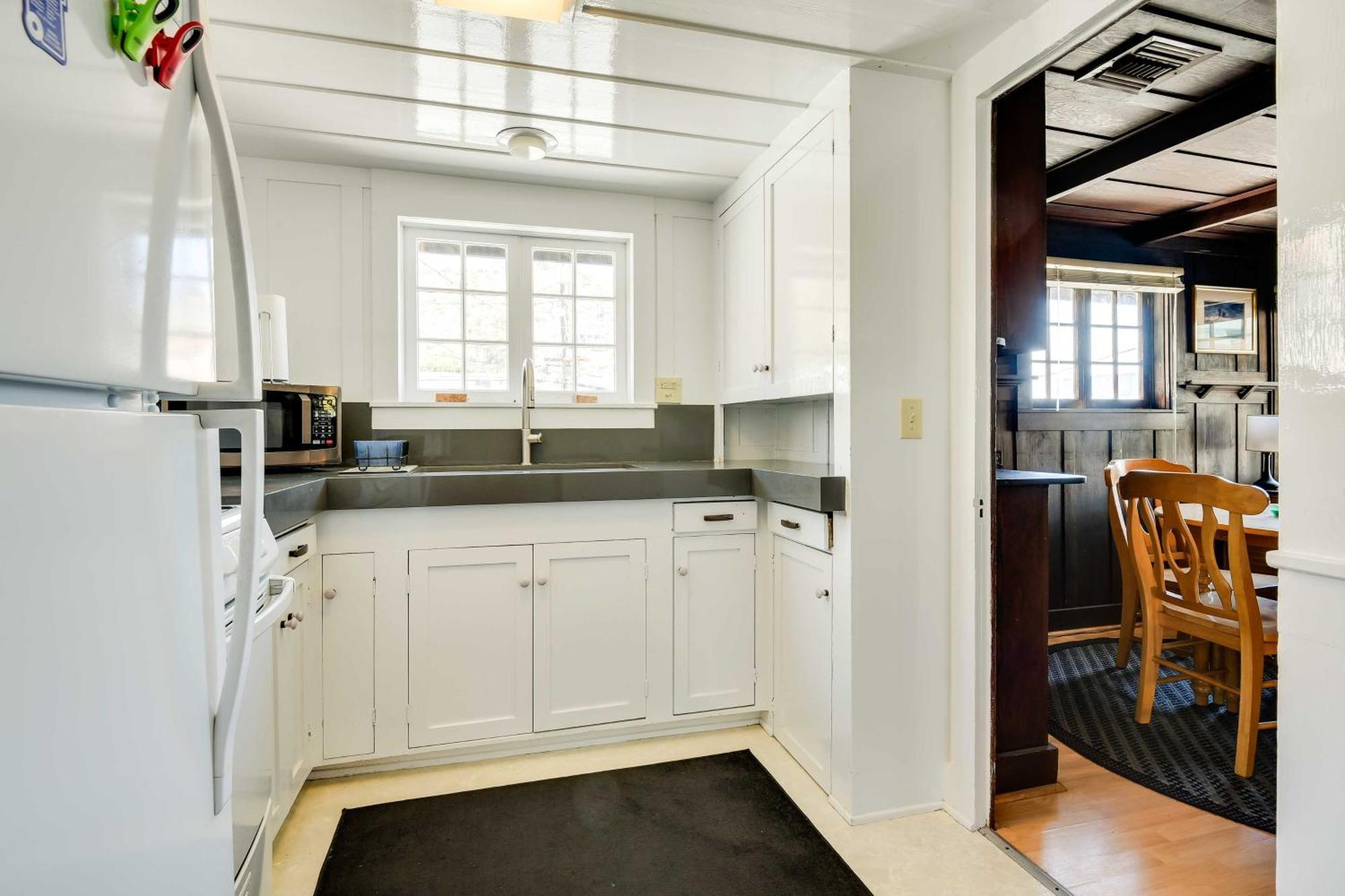Charming Catalina Gem With Deck Walk To The Beach! 아발론 외부 사진