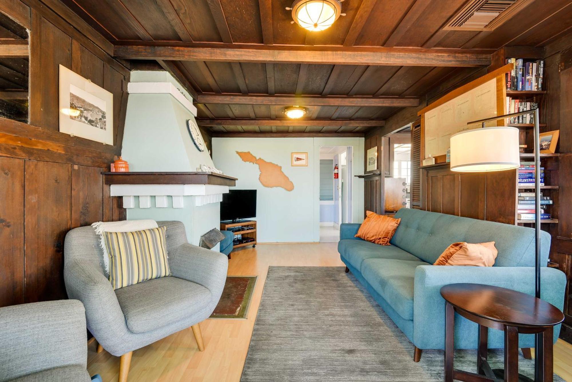 Charming Catalina Gem With Deck Walk To The Beach! 아발론 외부 사진