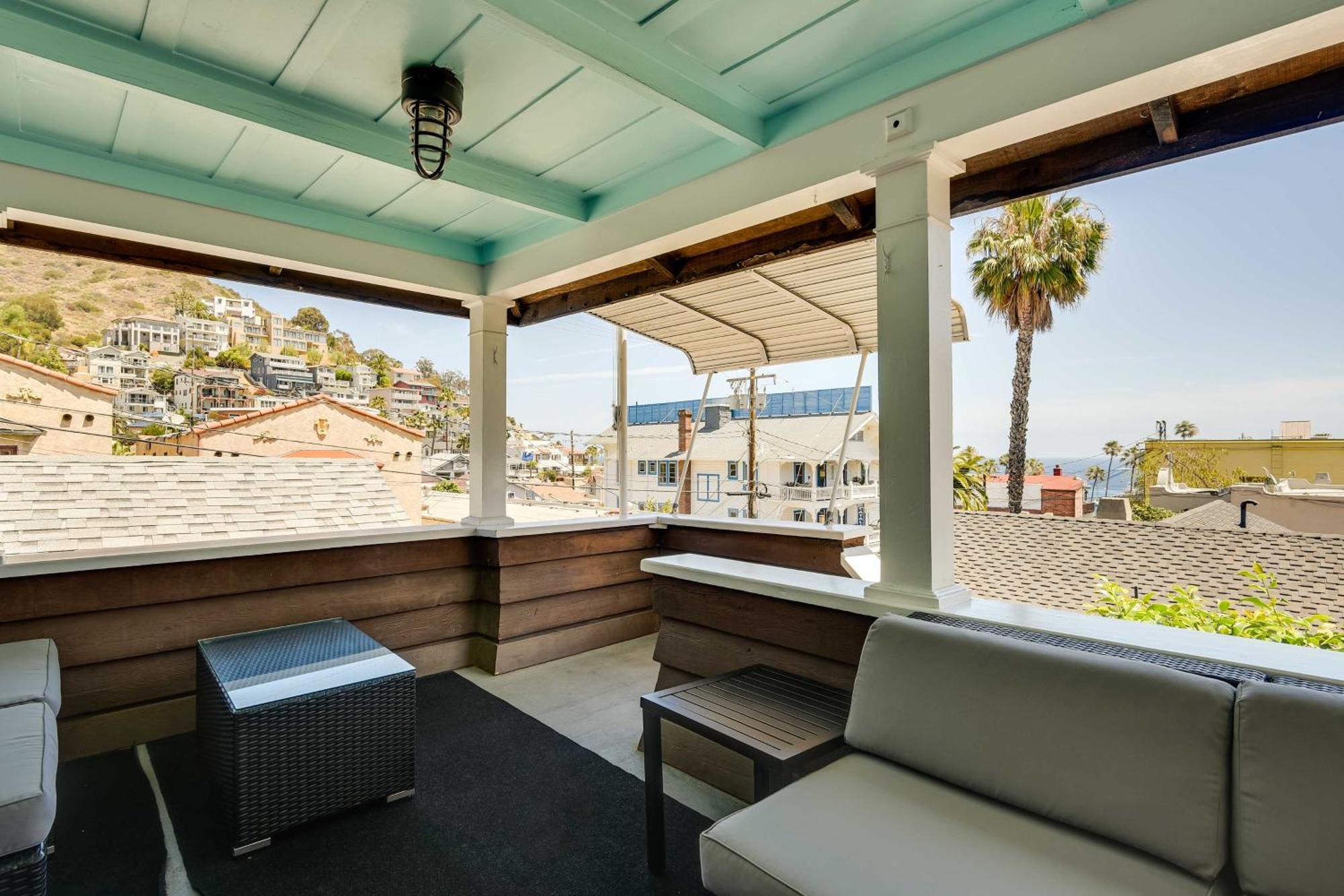 Charming Catalina Gem With Deck Walk To The Beach! 아발론 외부 사진