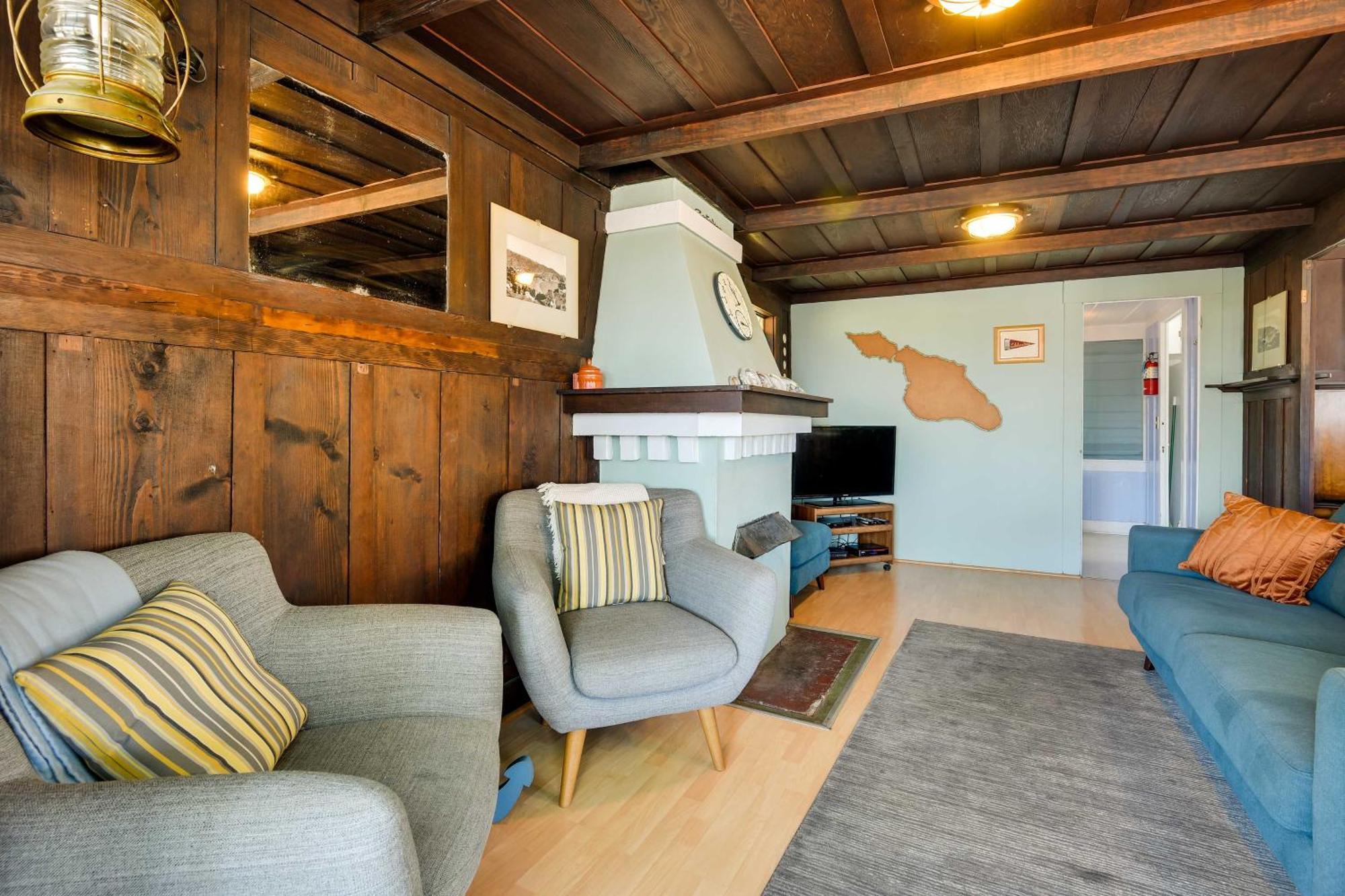 Charming Catalina Gem With Deck Walk To The Beach! 아발론 외부 사진