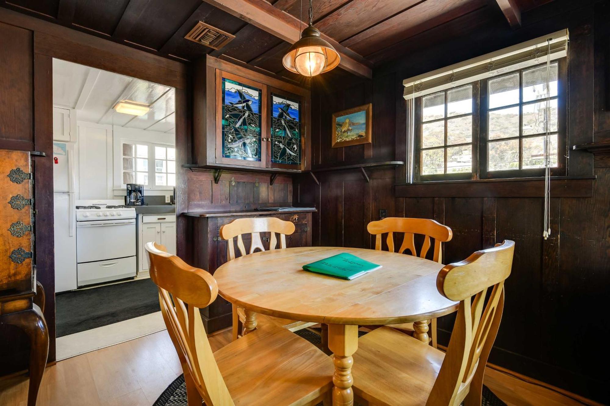Charming Catalina Gem With Deck Walk To The Beach! 아발론 외부 사진