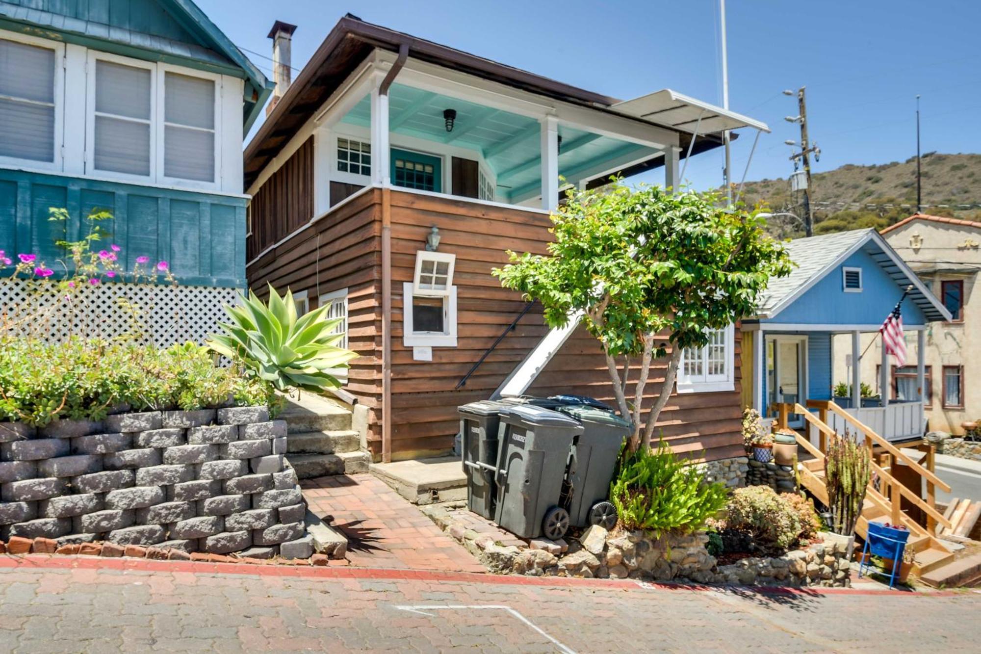 Charming Catalina Gem With Deck Walk To The Beach! 아발론 외부 사진